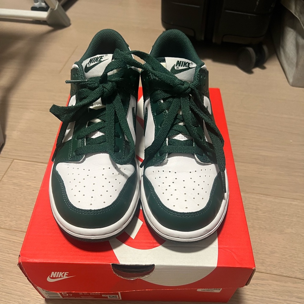 Nike Dunk Low size 6.5 White/Green